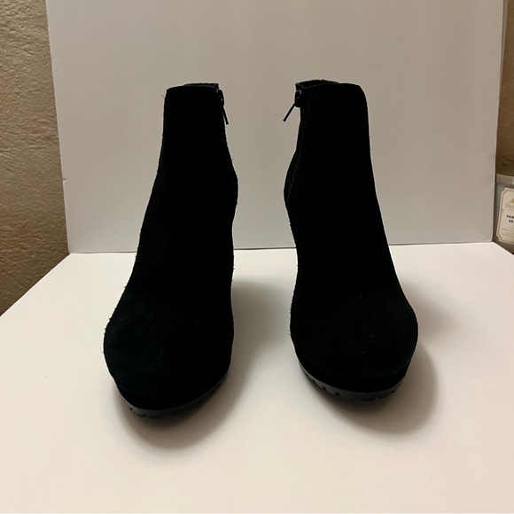 VANELI WOMEN WEDGE HEEL BOOTIES BOOTS SUEDE BLACK ANKLE ZIP SIDE SIZE 10 - Picture 2 of 7